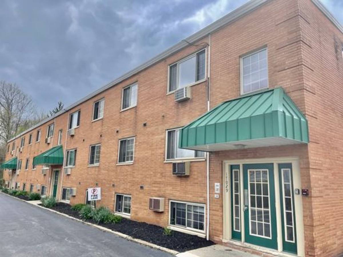 Apartment for rent at 17029-33 Madison Ave, Lakewood, OH 44107