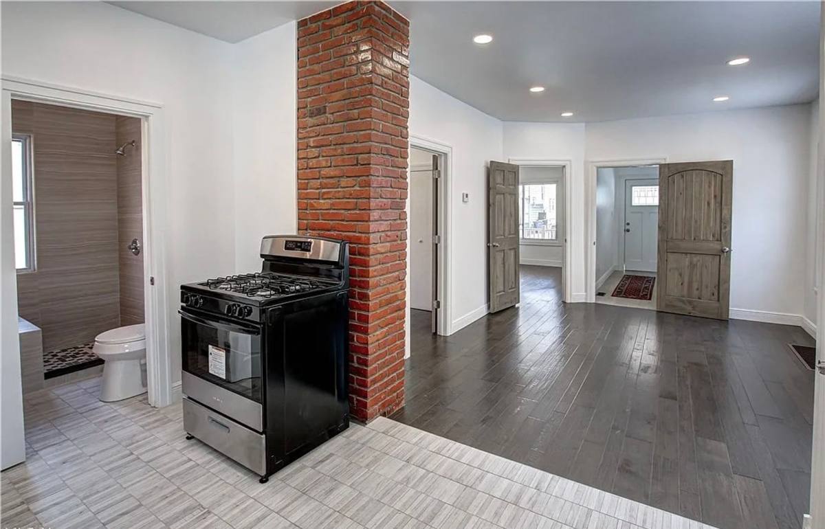 Apartment for rent at 1308 W 87th St, Cleveland, OH 44102