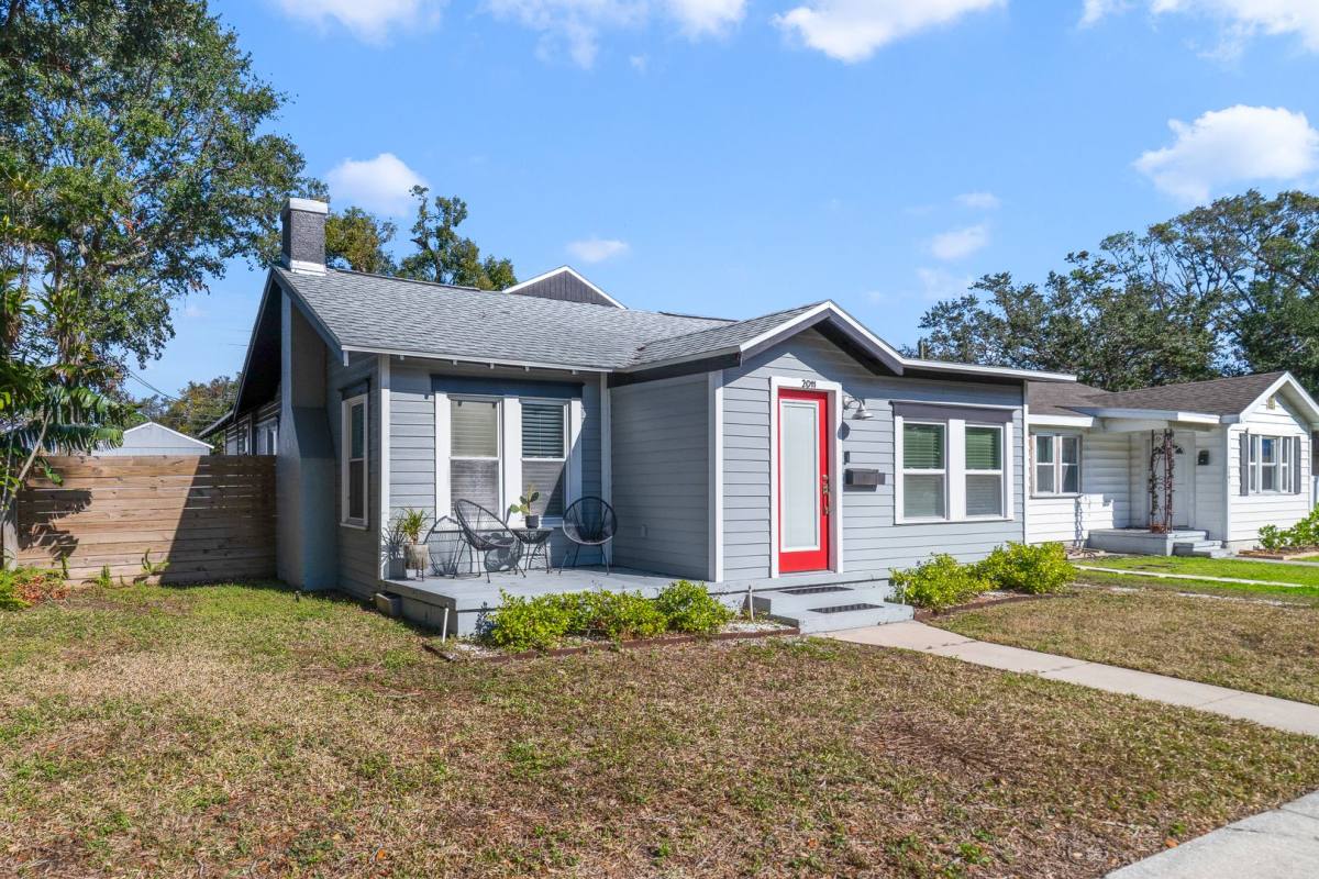House for rent at 2011 Dartmouth Ave N, Saint Petersburg, FL 33713