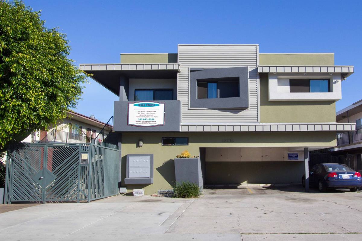 Apartment for rent at 12236 Pacific Ave, Los Angeles, CA 90066