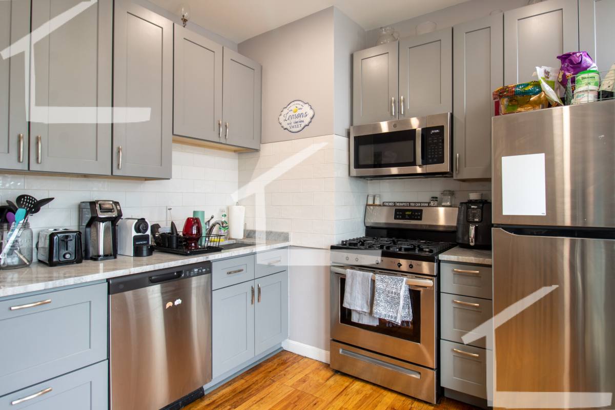 Apartment for rent at 117 Elm St #2, West Newton, MA 02465