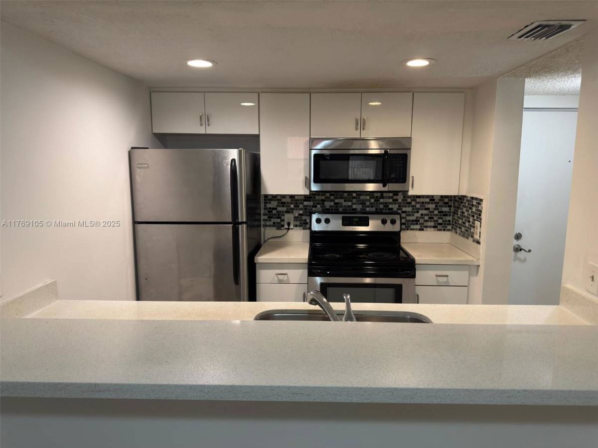 Apartment for rent at 8180 Geneva Court, Miami, FL 33166