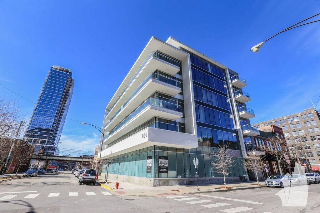 Apartment for rent at 858 N Franklin St #404, Chicago, IL 60610