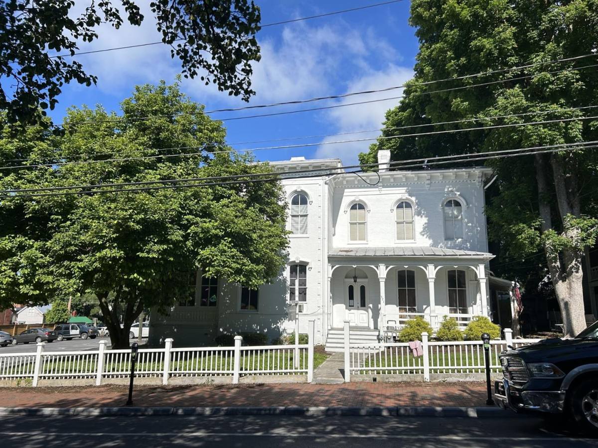 Apartment for rent at 321 N Loudoun St, Winchester, VA 22601