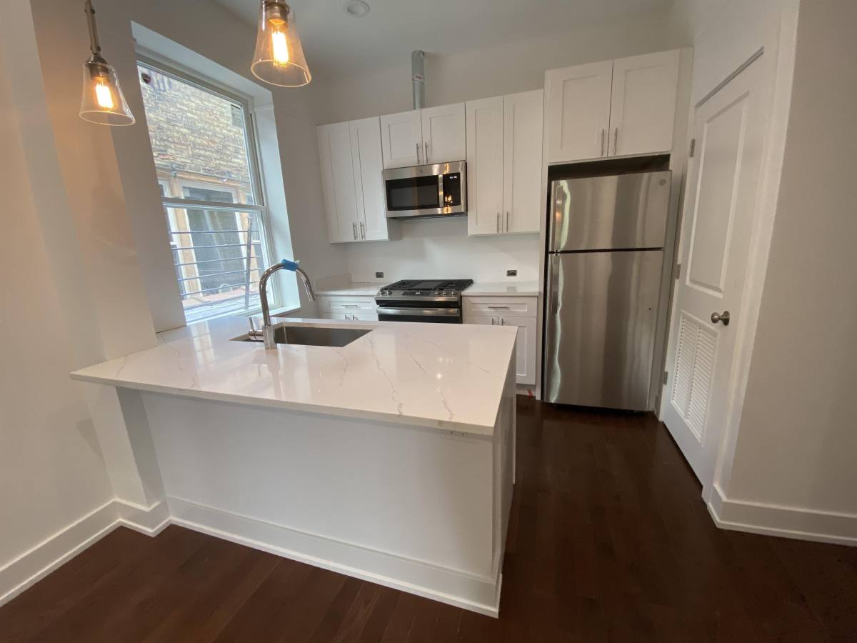3198 N Milwaukee Ave #2R, Chicago, IL 60618