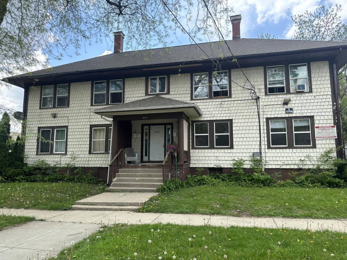 Apartment for rent at West End Do'ers, 304 N Independence Ave #2, Rockford, IL 61101