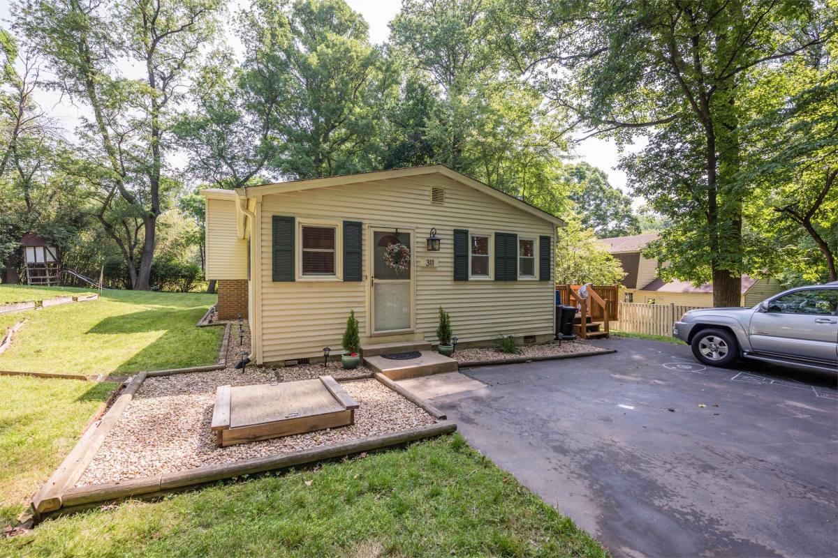 House for rent at 311 Adahi Rd SE, Vienna, VA 22180