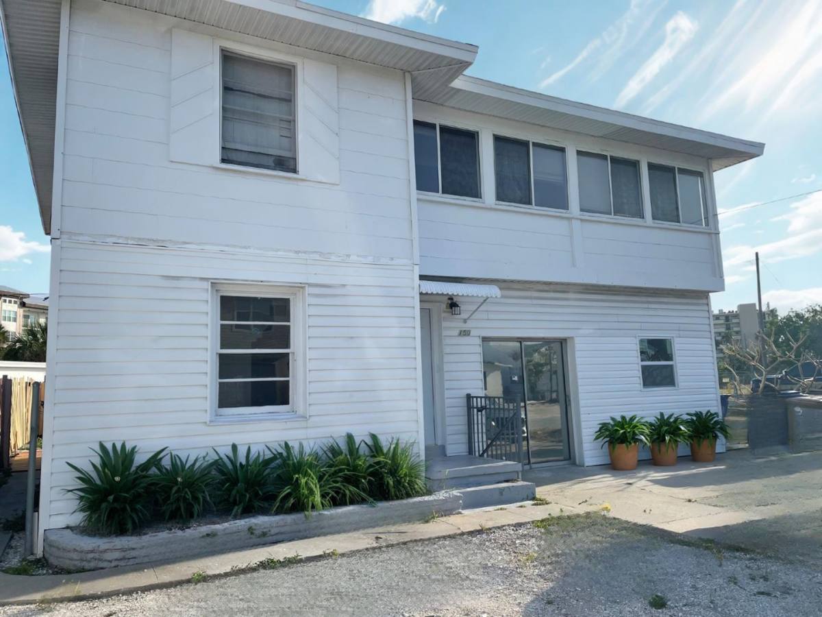 Apartment for rent at North Madeira Shores, 150 E Madeira Ave #3, Saint Petersburg, FL 33708