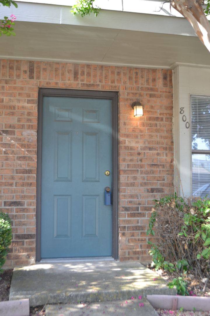Townhouse for rent at 800 W Collins St, Denton, TX 76201