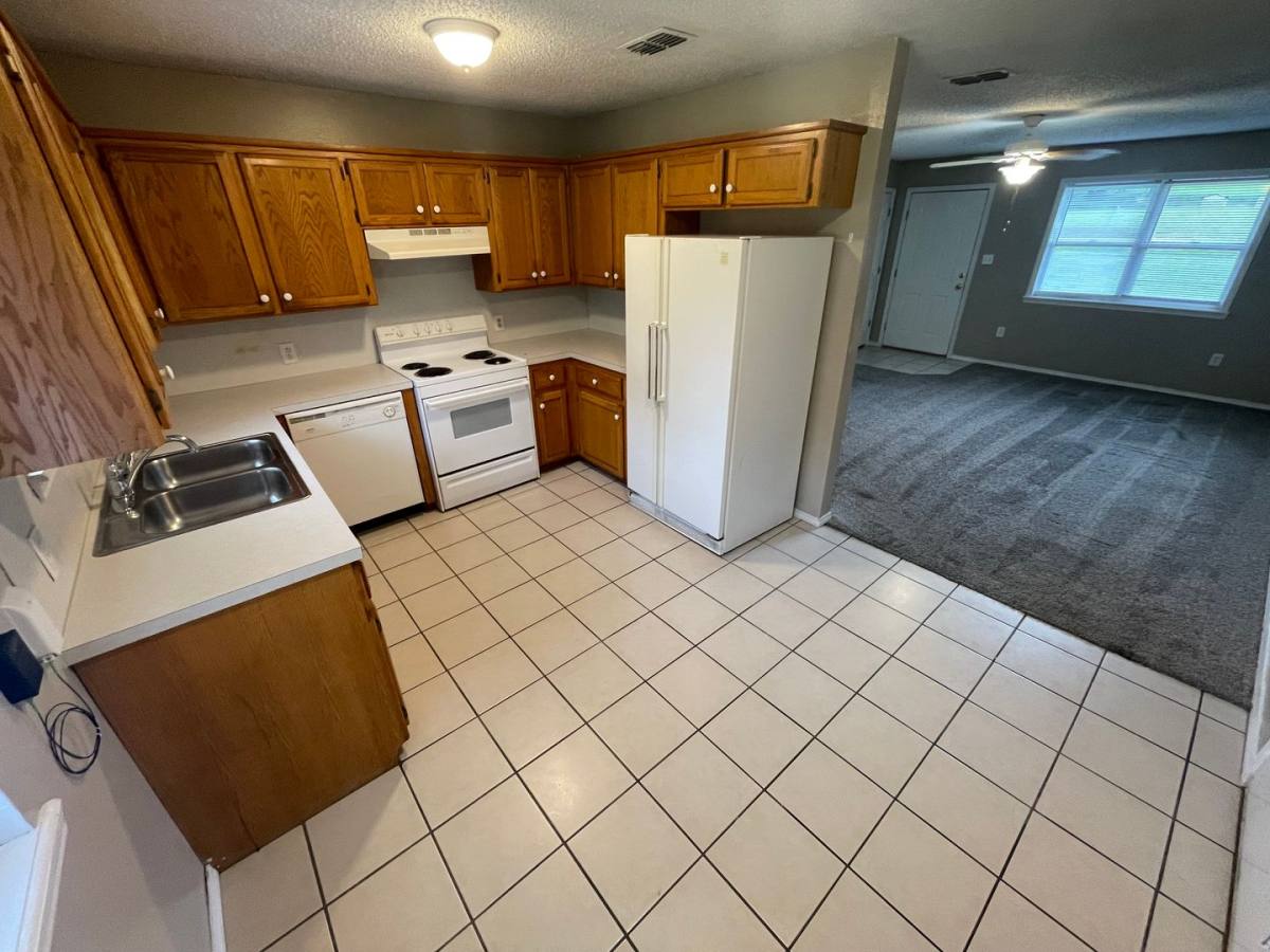 Apartment for rent at 1409 & 1411 Bugscuffle Rd, Lavaca, AR 72941