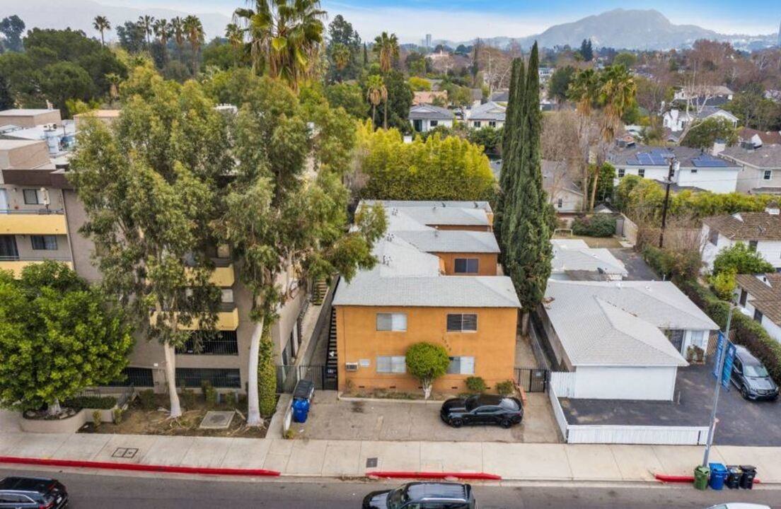 Apartment for rent at 4540 Laurel Canyon Blvd, Valley Village, CA 91607