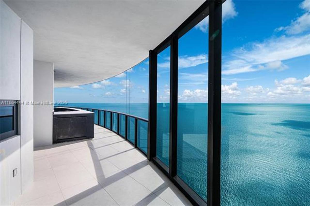 Apartment for rent at 18555 Collins Ave Appt, North Miami Beach, FL 33160