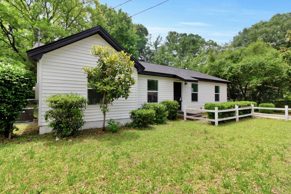 House for rent at 395 W Griffith Ave, Crestview, FL 32536