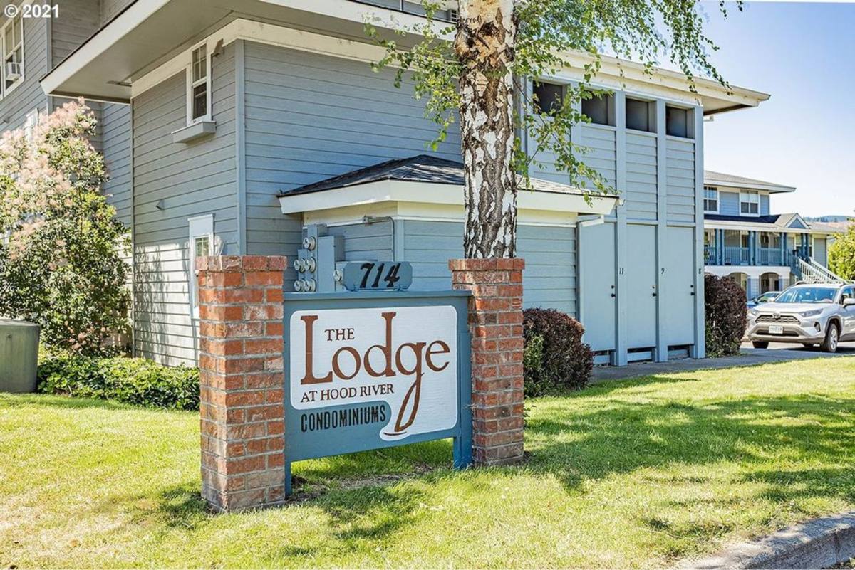 Condo for rent at 714 Cascade Ave, Hood River, OR 97031