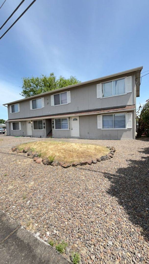 Apartment for rent at 264 N 8th St, Central Point, OR 97502