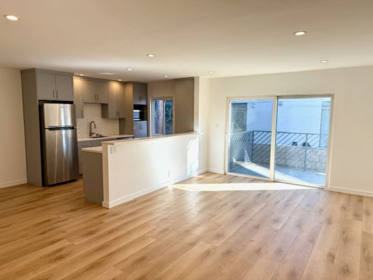 Apartment for rent at 1000 Havenhurst Dr, Los Angeles, CA 90046