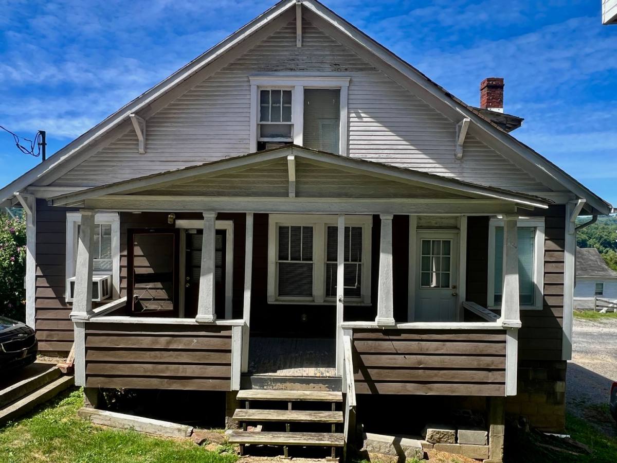 Apartment for rent at 311-313 Fourth St, Morgantown, WV 26505