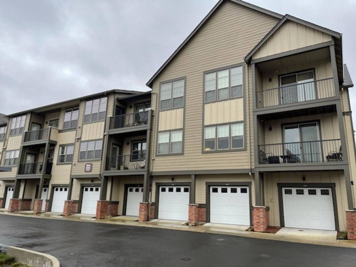 Condo for rent at 16441 NW Chadwick Way, Portland, OR 97229