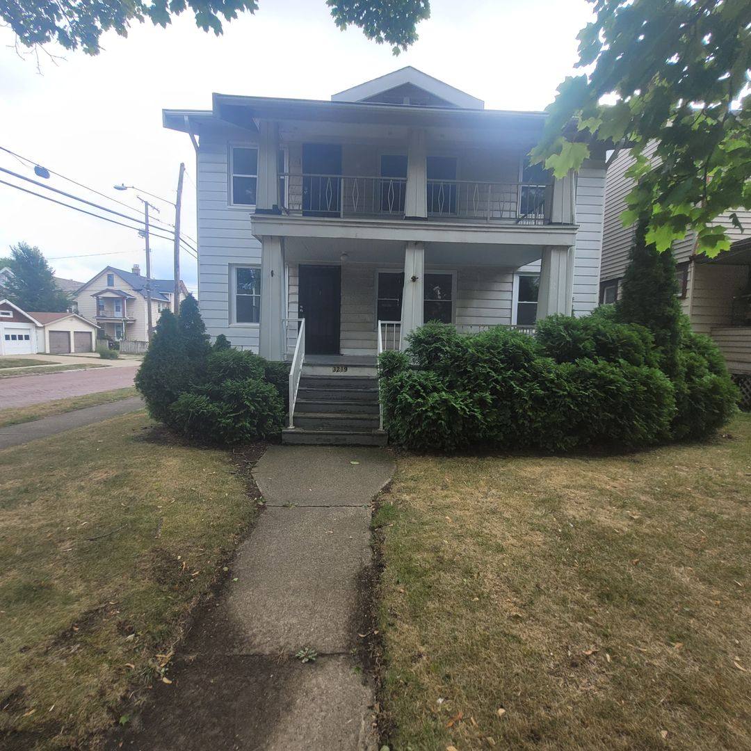 Apartment for rent at 3219 W 114th St, Cleveland, OH 44111
