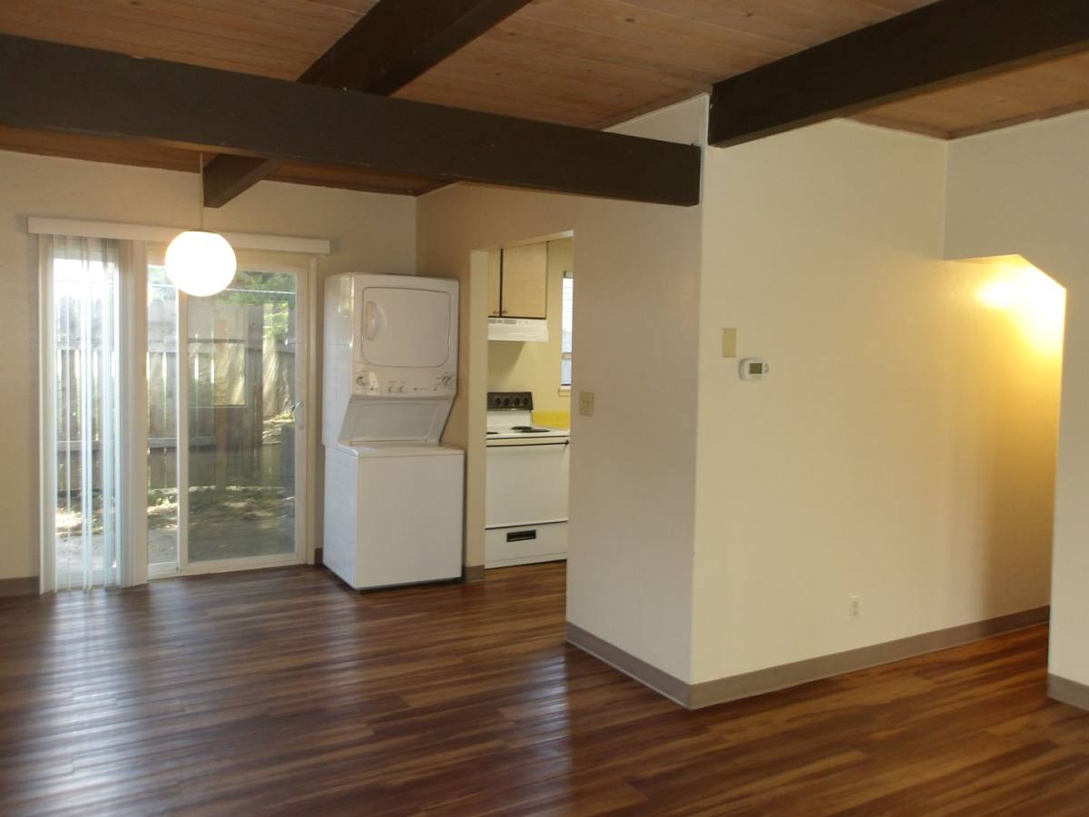 Apartment for rent at 1050 Spring St, Medford, OR 97504