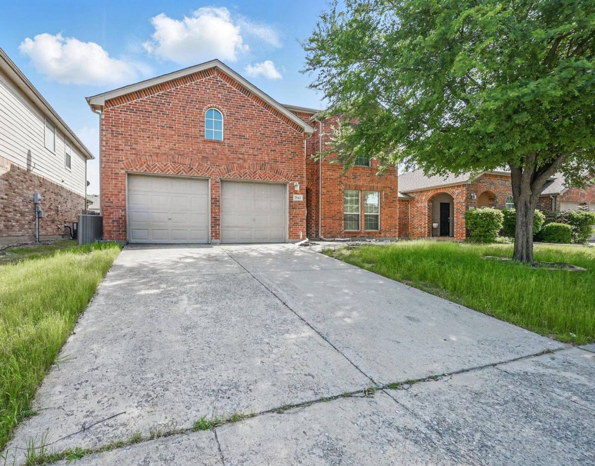 House for rent at 2045 Hanakoa Falls Dr, Anna, TX 75409