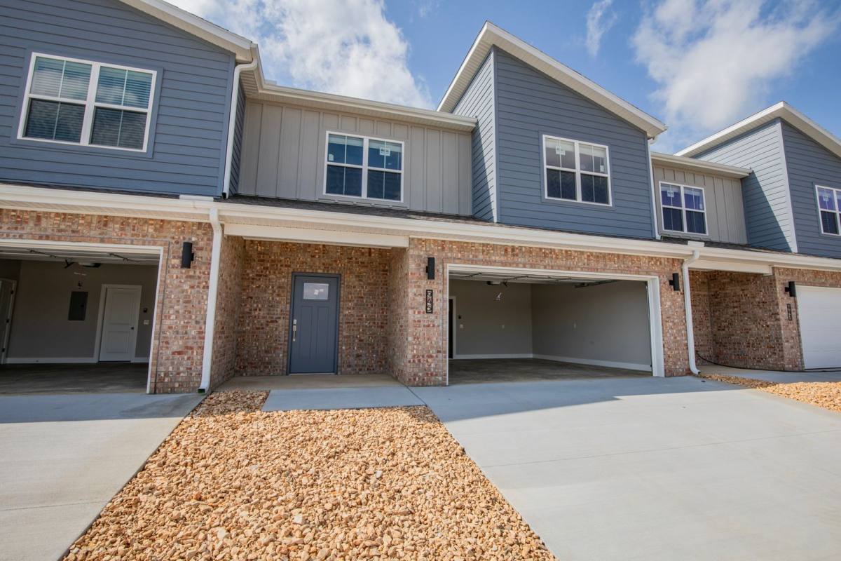 Townhouse for rent at 945 Seaborn Way, Pea Ridge, AR 72751