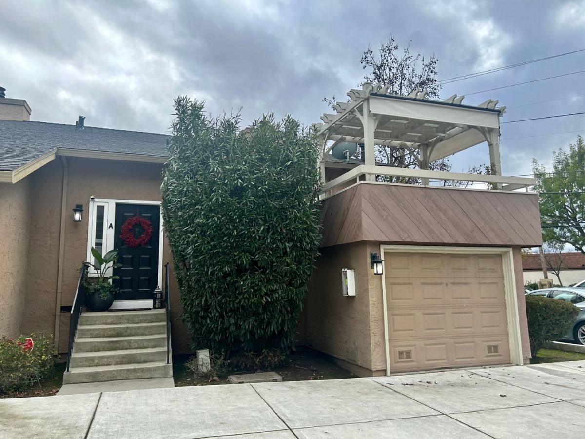 Townhouse for rent at 2128 Canoas Garden Ave, San Jose, CA 95125