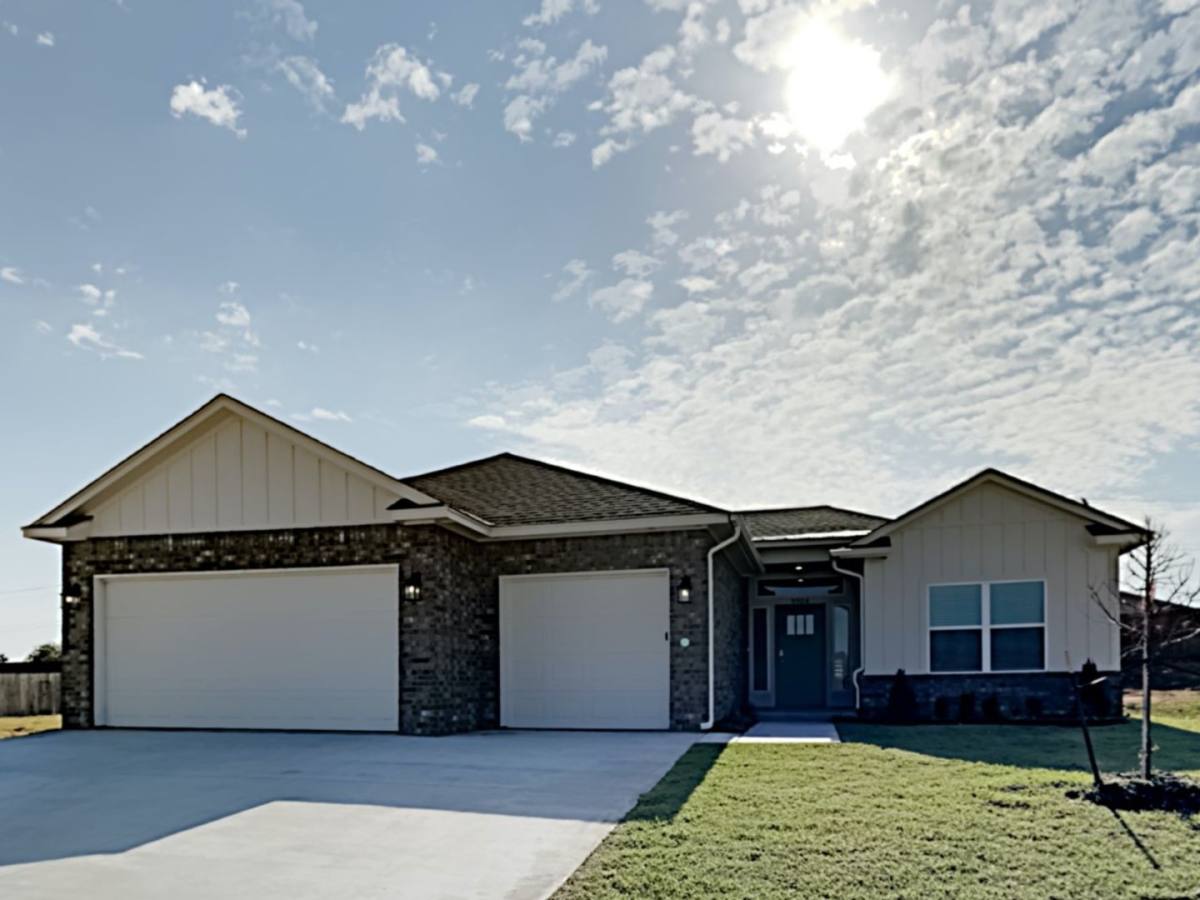 House for rent at 9904 Glover River Dr, Yukon, OK 73099