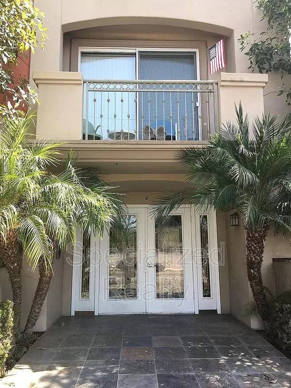 Townhouse for rent at 5716 Whitsett Ave #3, Valley Village, CA 91607