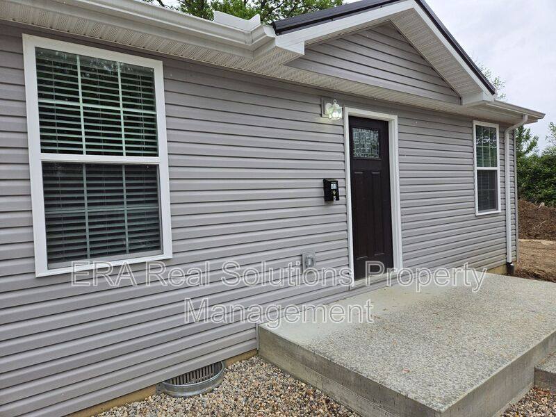 Apartment for rent at 402 Howard St #B, Wilmington, OH 45177