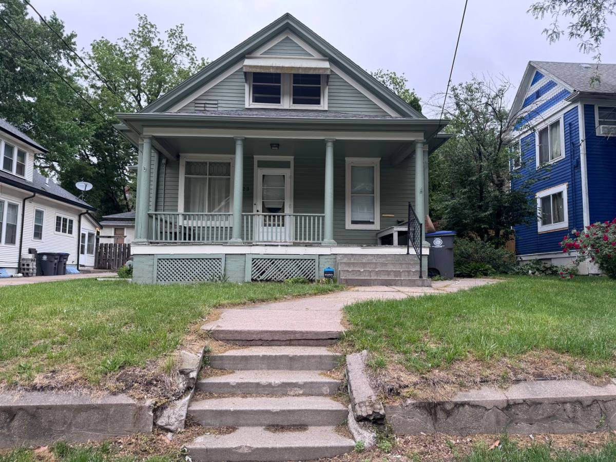 House for rent at 323 Lincoln Ave, Council Bluffs, IA 51503