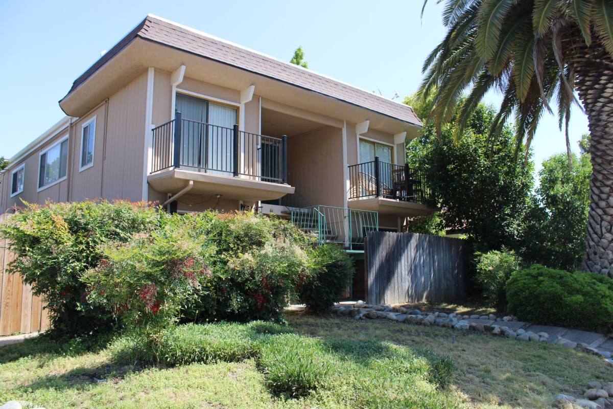 House for rent at 2213 Roselake Ave, Sacramento, CA 95825