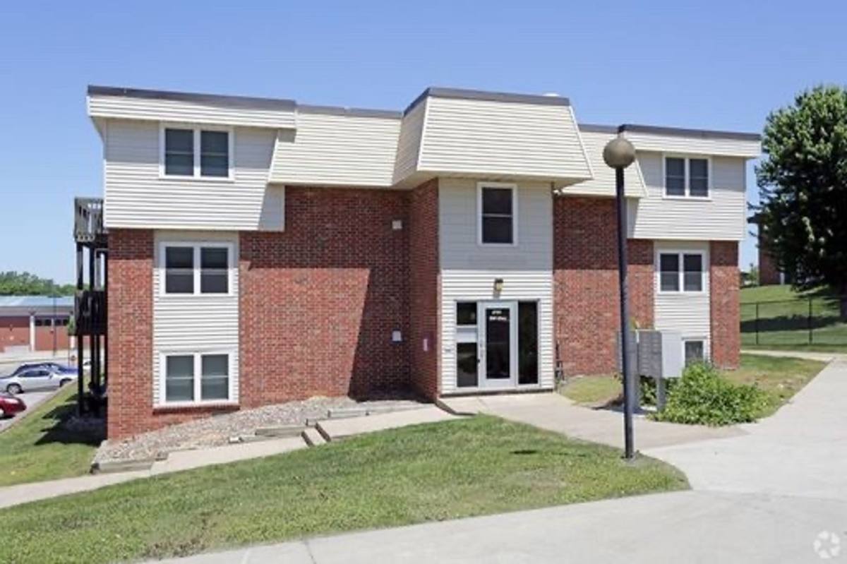 Apartment for rent at 2701-2715 SW 23rd St, Des Moines, IA 50321