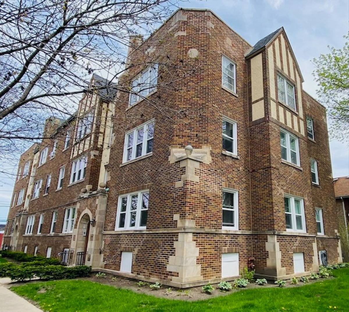 Apartment for rent at 2735-41 N Lockwood Ave, Chicago, IL 60639