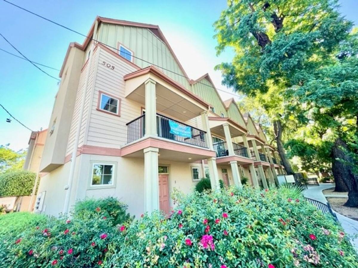Townhouse for rent at 505 Oak St, Chico, CA 95928