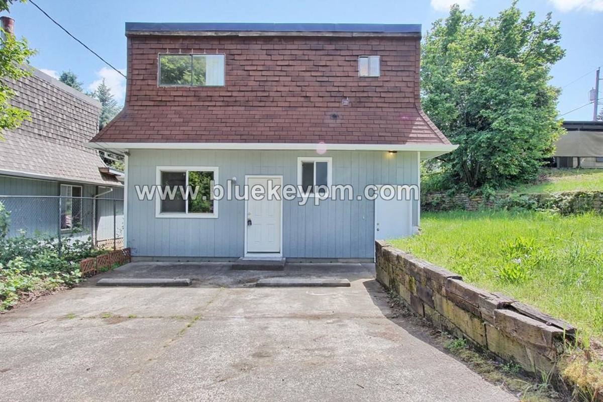 House for rent at 4716 NE 108th Ave, Portland, OR 97220