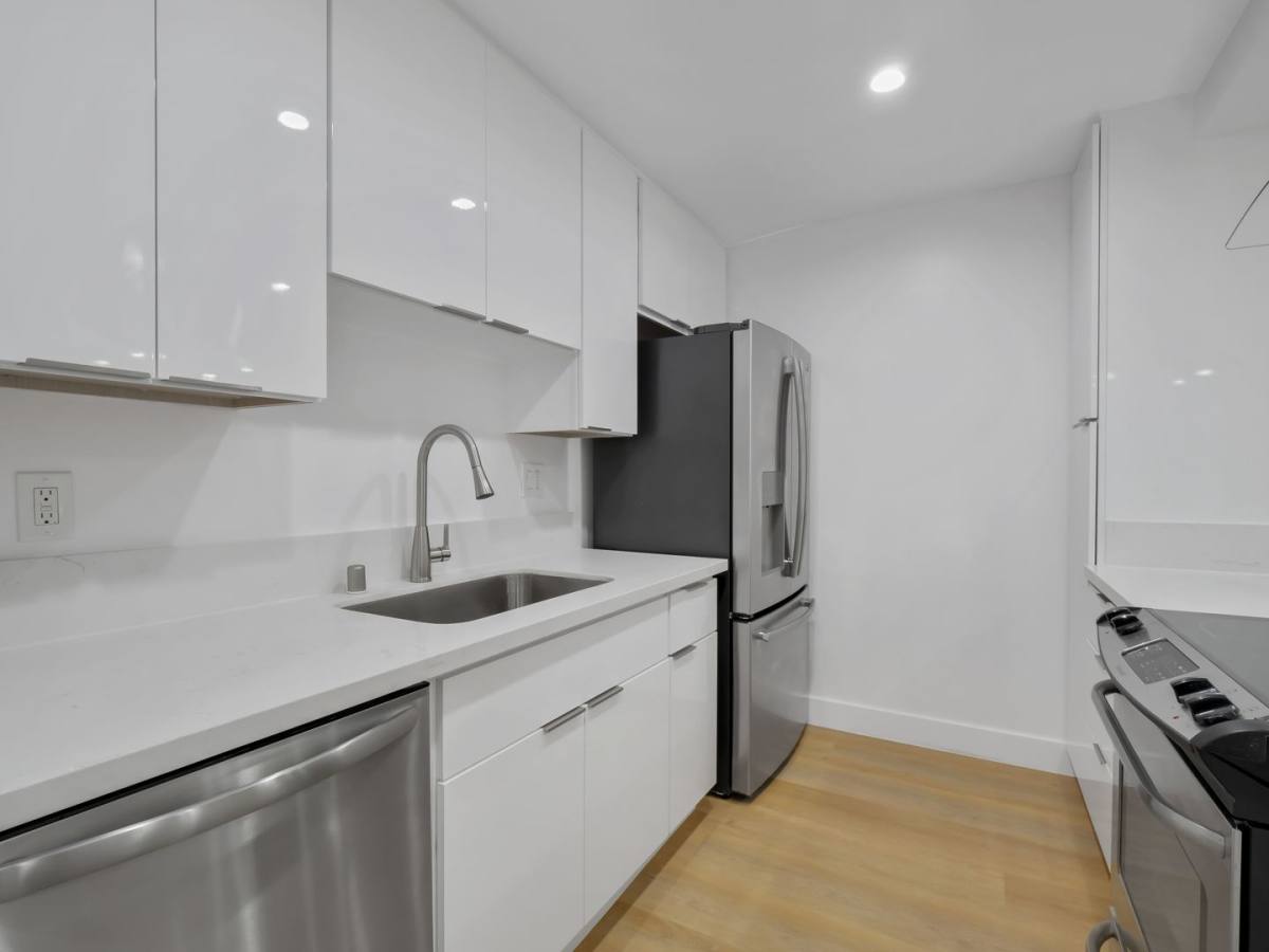 Apartment for rent at 2901 4th St, Santa Monica, CA 90405