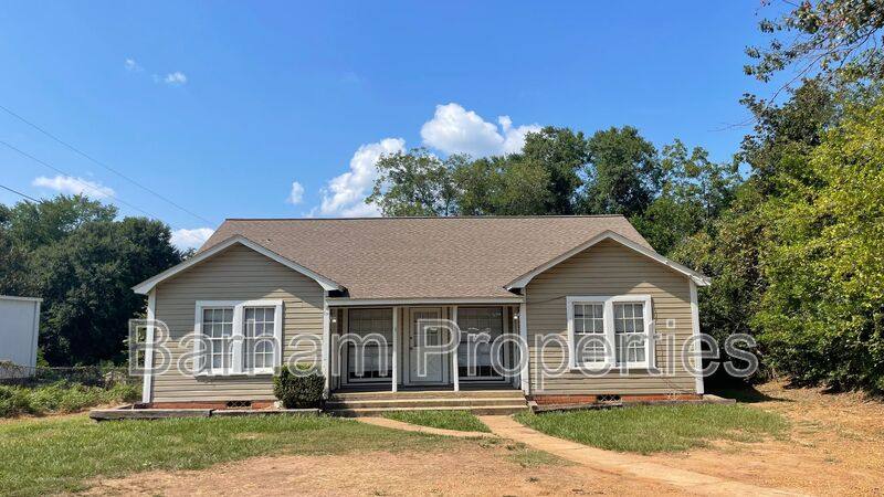 House for rent at 2021 Center Rd, Nacogdoches, TX 75961