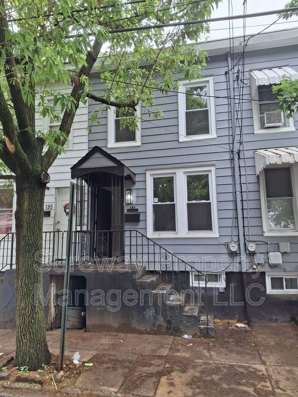 Townhouse for rent at 183 Washington St, Trenton, NJ 08611