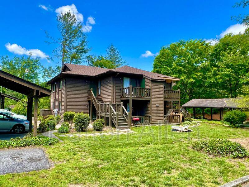 Apartment for rent at 520 Courtwood Lane #6, Hendersonville, NC 28739