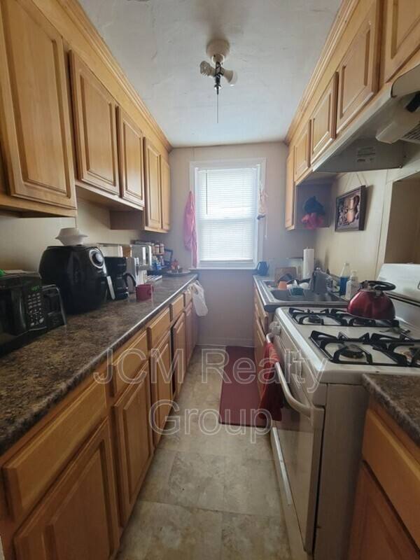 Apartment for rent at 508 Palmer St #1 1st Floor, Fall River, MA 02721