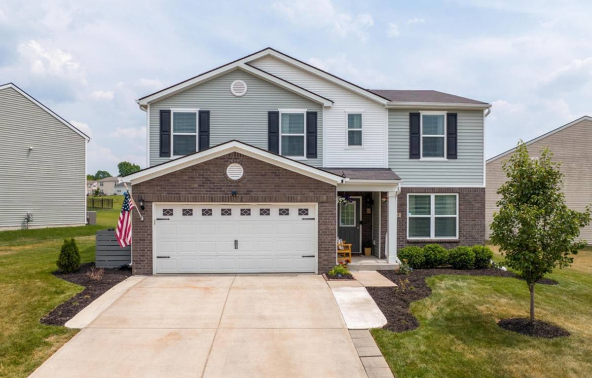 House for rent at 6797 Brittany Oak Dr, Louisville, KY 40229
