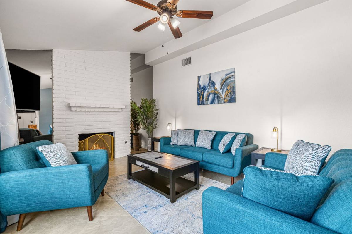 House for rent at 2290 N Victoria Rd, Palm Springs, CA 92264