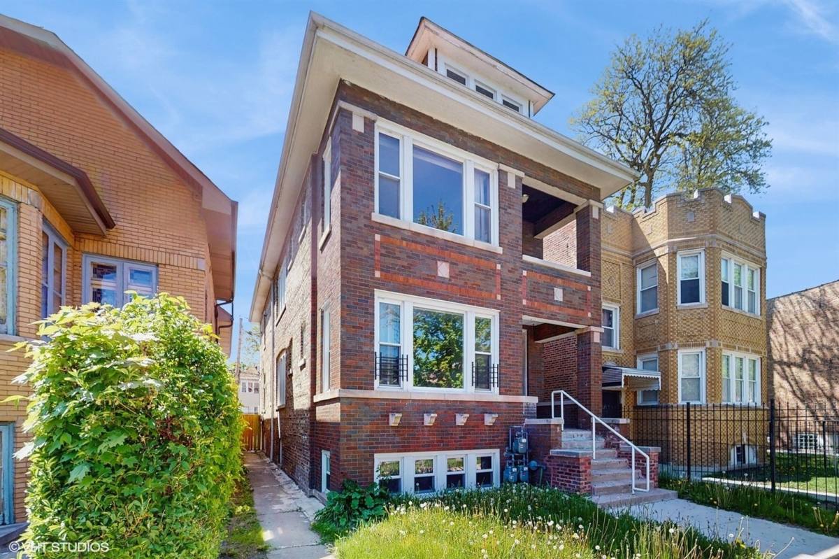 Apartment for rent at 6632 S Maplewood Ave, Chicago, IL 60629