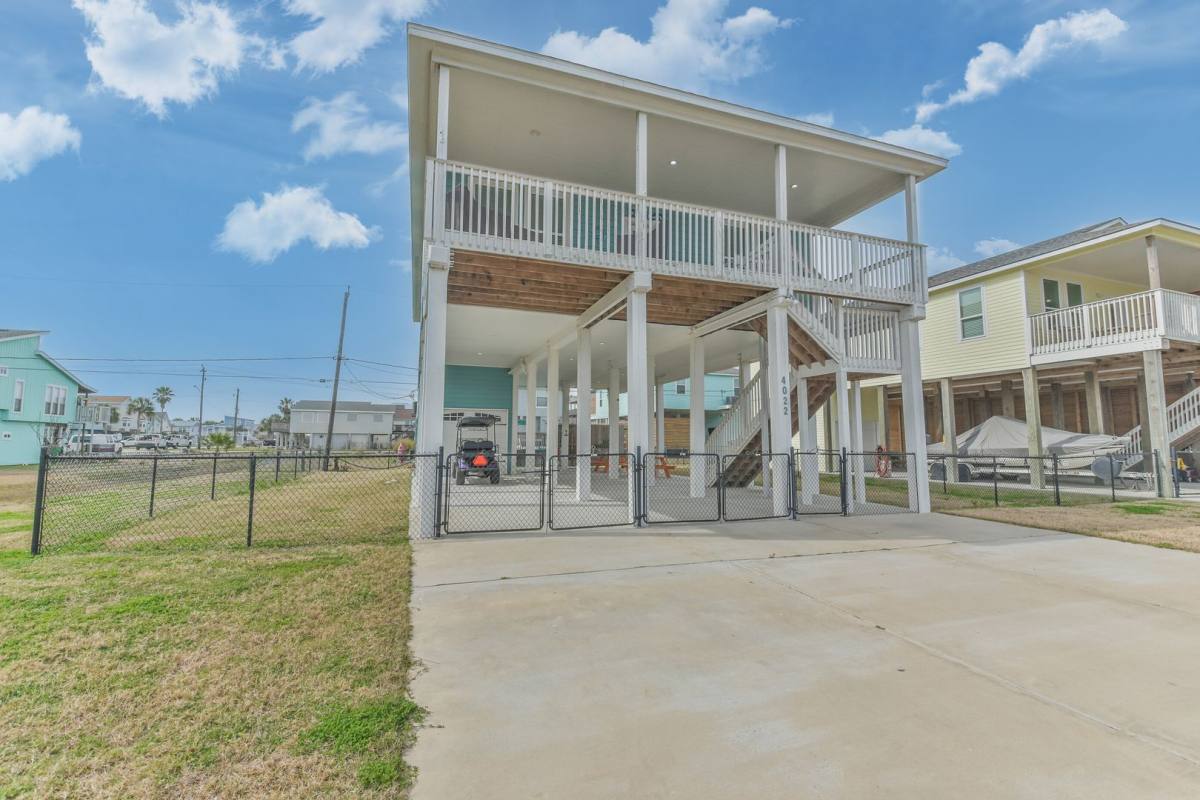 House for rent at 4022 Fort Bend Dr, Galveston, TX 77554