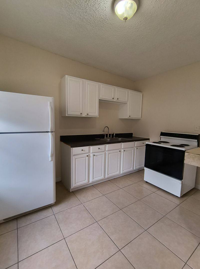 Apartment for rent at 107 A St, Lake Wales, FL 33853