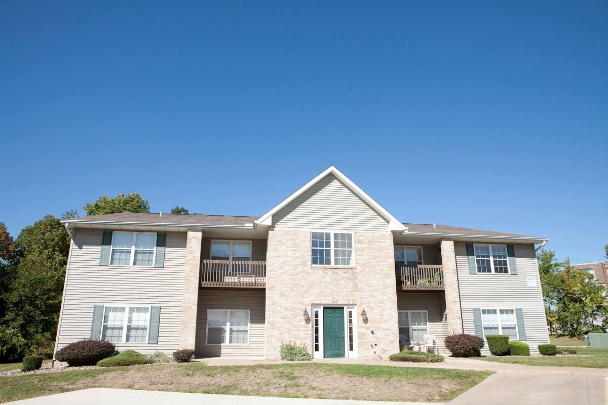 Apartment for rent at 1327 Covington Court, Peoria, IL 61614