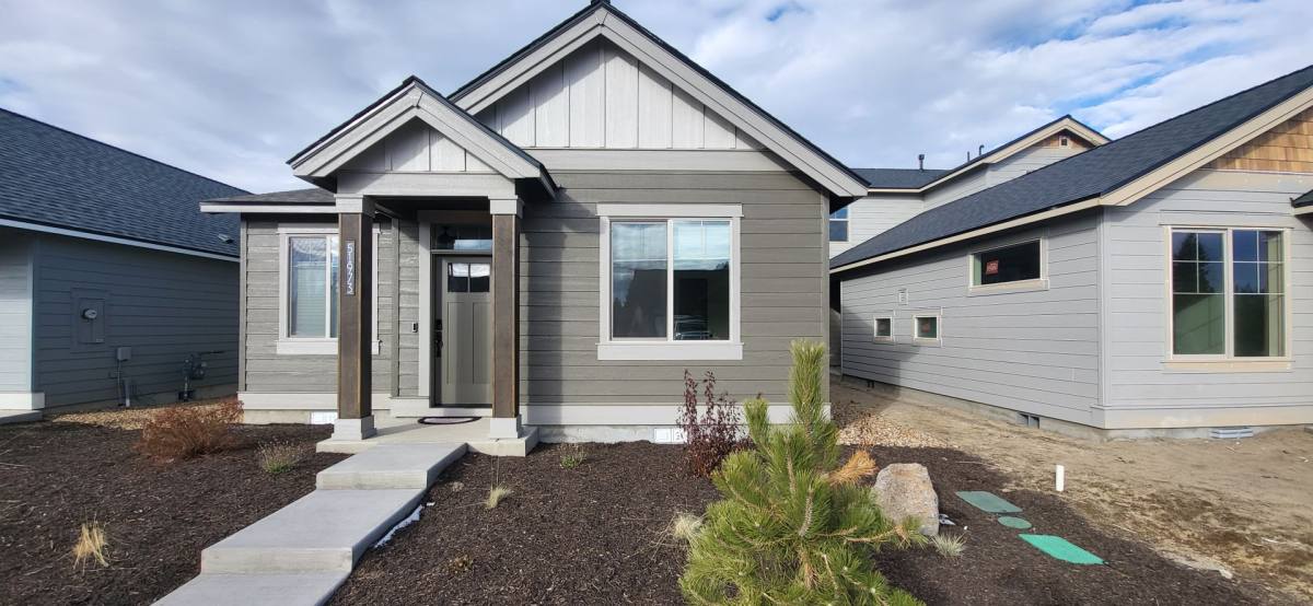 House for rent at 51973 Musket Dr, La Pine, OR 97739