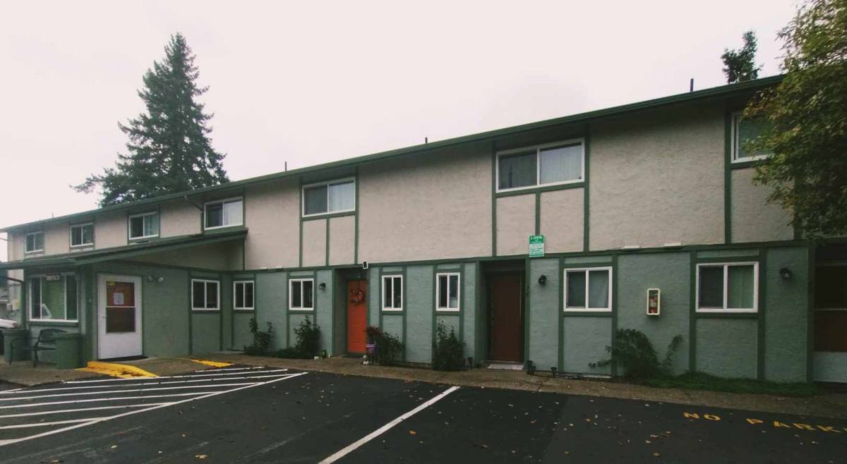 Townhouse for rent at 1355 NW 2nd St, McMinnville, OR 97128