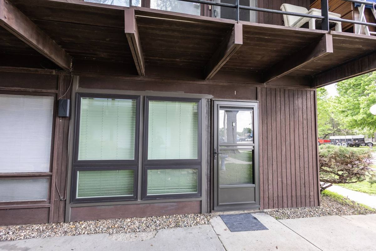 Apartment for rent at 104 S 8th St, Clear Lake, IA 50428